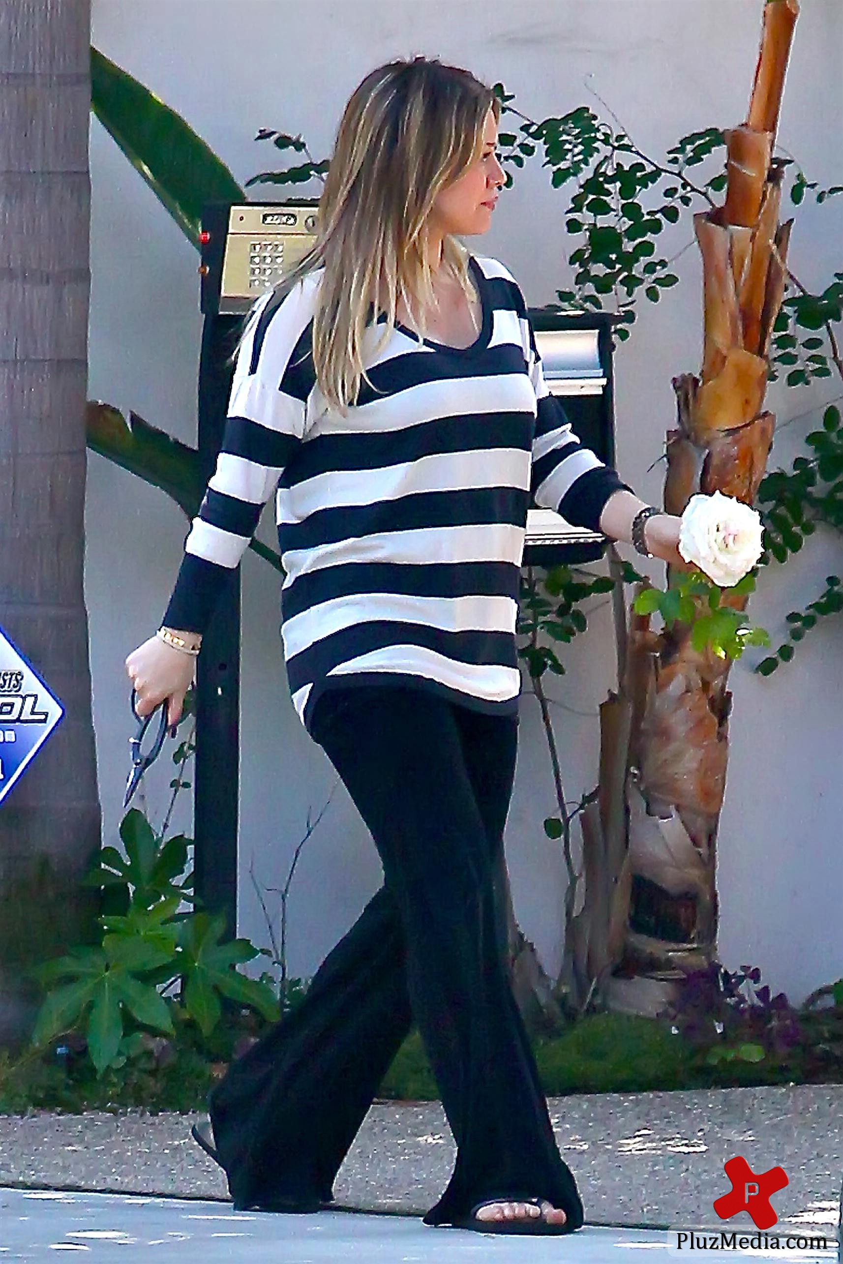 pregnant actress on her way to a maternity pilates class | Picture 83320